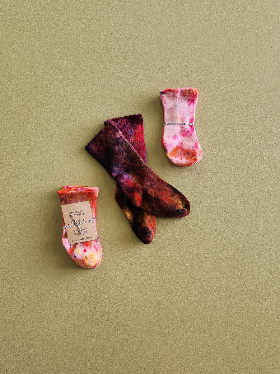 kids pink tie dyed socks