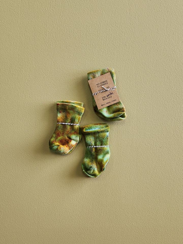 kids green tied dyed socks