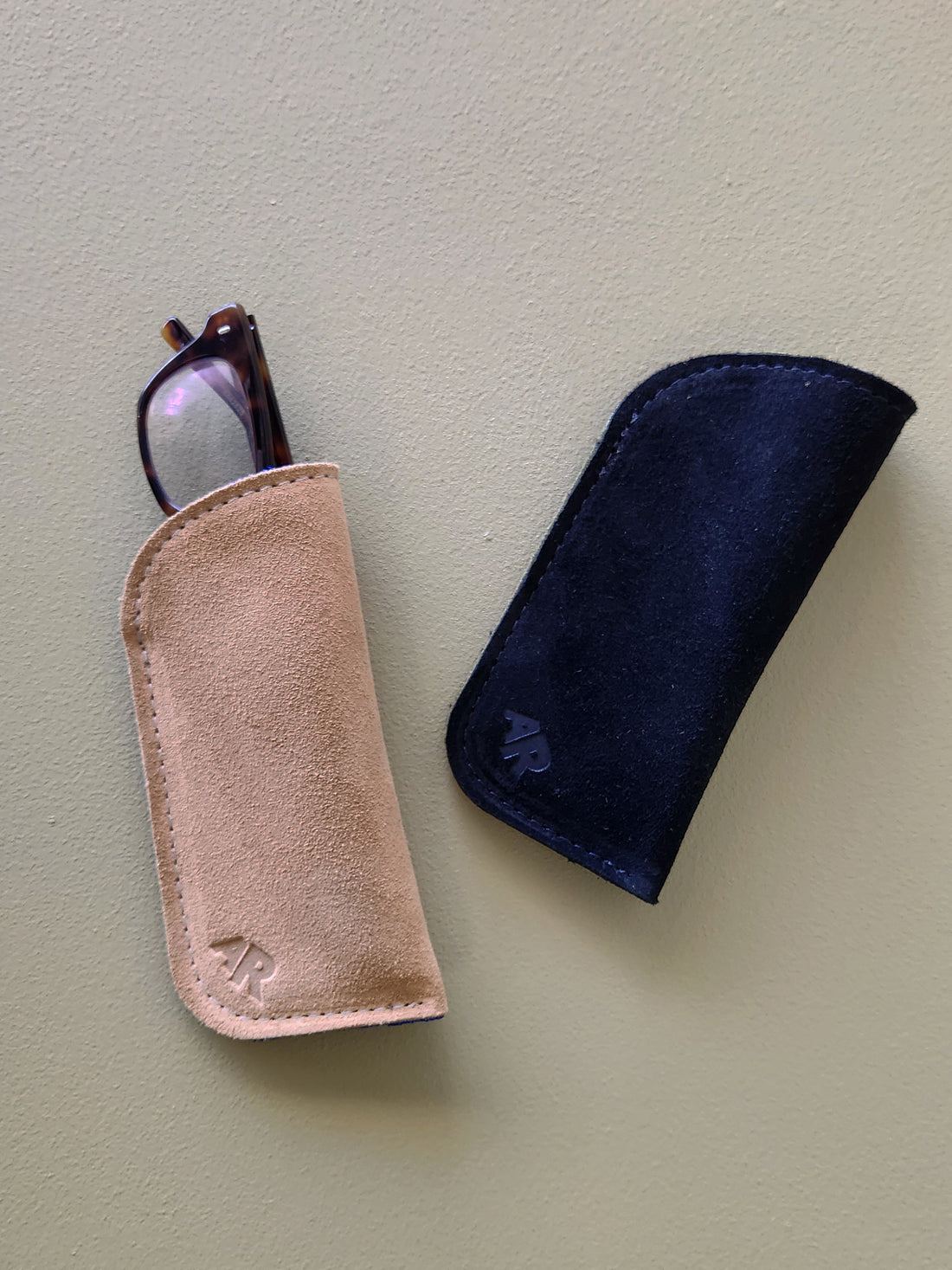 Suede Eyeglass Case - Taupe/Cobalt
